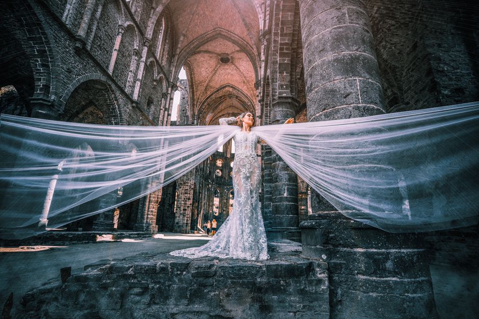 Dioklecijana &ndash; vjenčanica, Ball gown s katedralnim šlepom